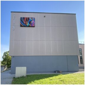 LED lauko ekranas ant bibliotekos fasado