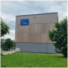 LED lauko ekranas ant bibliotekos fasado