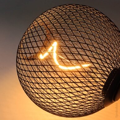 LED lemputė E27 2.5W, ažūrinis gaubtas, juodas, šilta balta šviesa 2 LED lemputė E27 2.5W, ažūrinis gaubtas, juodas, šilta balta šviesa 2