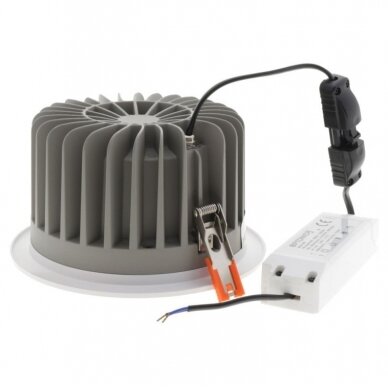 LED taškinis šviestuvas, TUV sertifikuotas, 40W, šalta balta šviesa 3 LED taškinis šviestuvas, TUV sertifikuotas, 40W, šalta balta šviesa 3