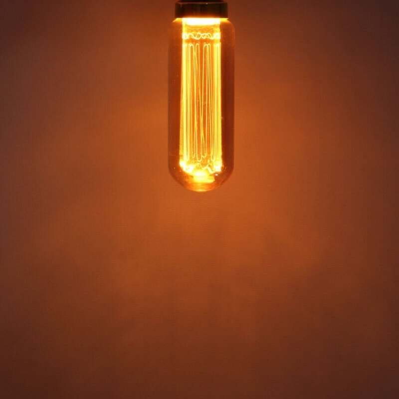 LED lemputė E27 3W, gintarinė, šilta balta šviesa 1 LED lemputė E27 3W, gintarinė, šilta balta šviesa 1